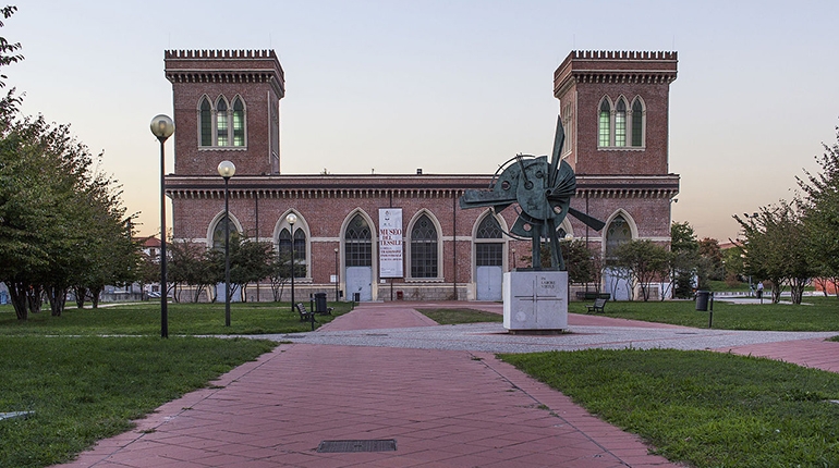 La citt&agrave; si tinge di rosa con &ldquo;Miniartextil 2023 - Rosa Alchemico&rdquo;